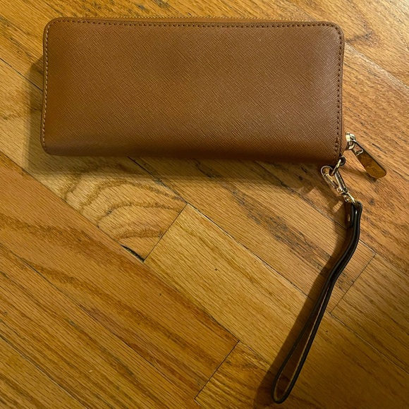 Michael Kors Wristlet - Picture 5 of 5
